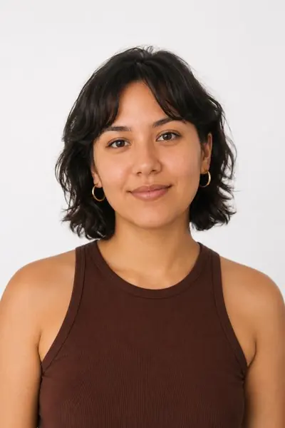 Lucía, Especialista en Mockups y Presentación Visual